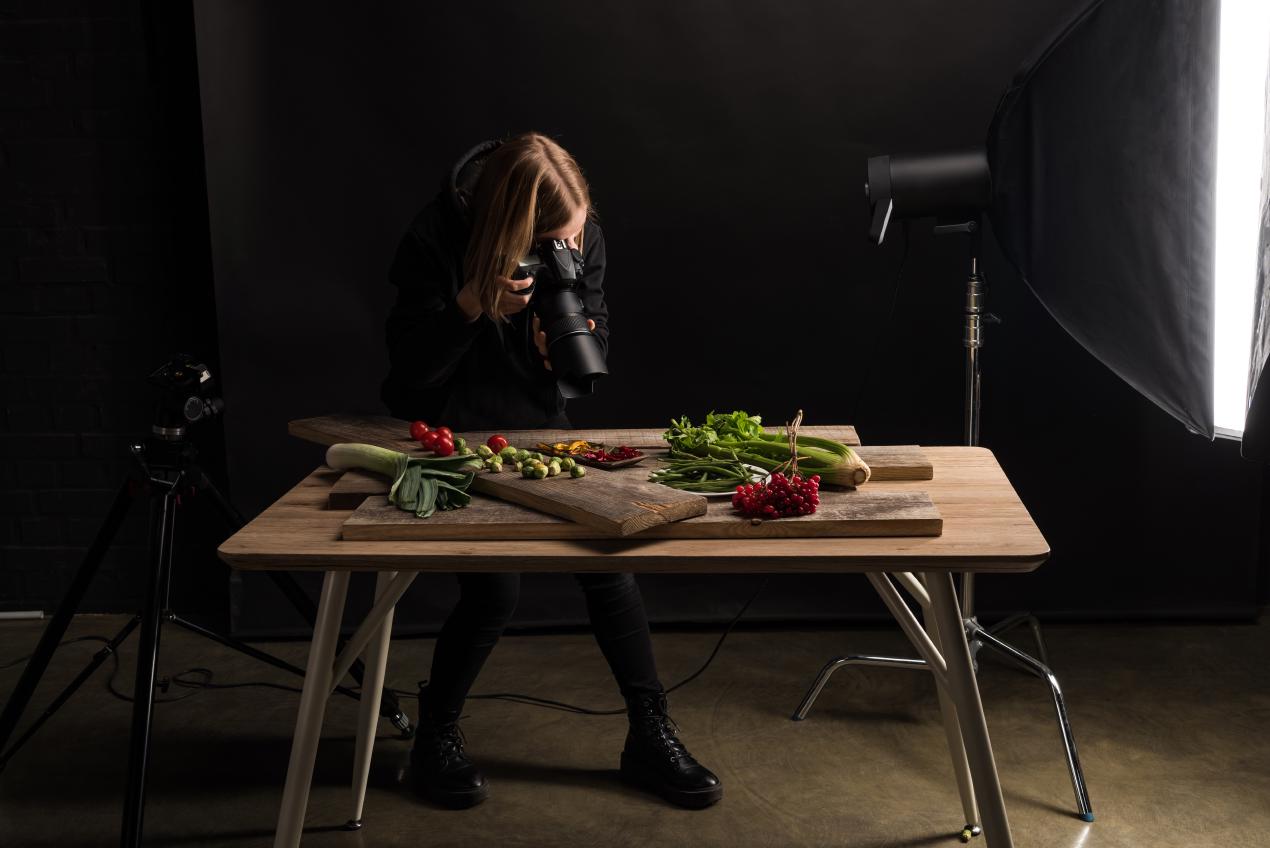 Foto van iemand die eten fotografeert